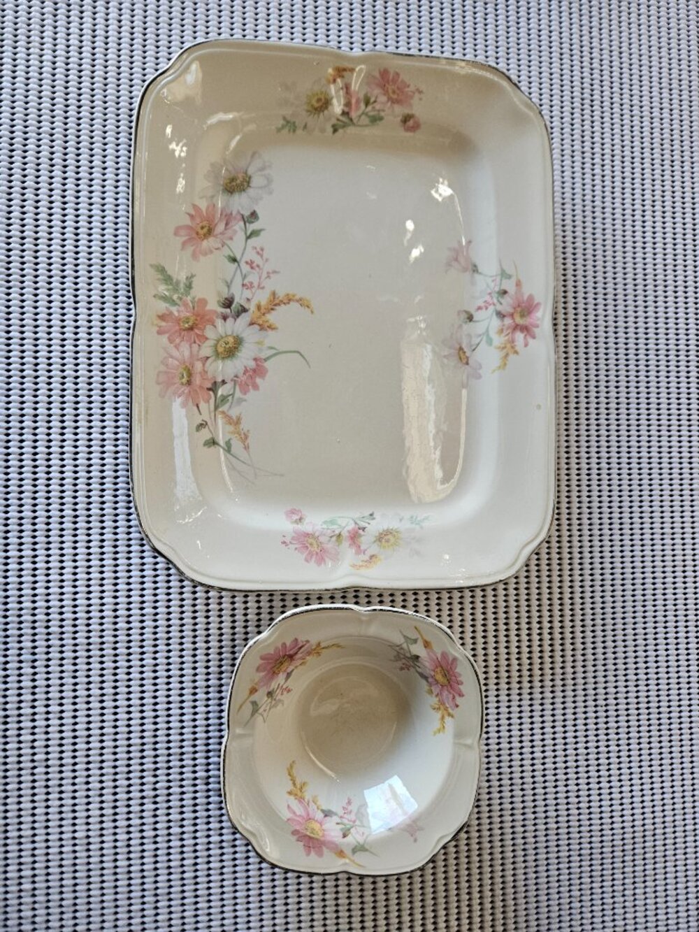 Vintage Edwin M. Knowles party platter and dip bowl   (G6)